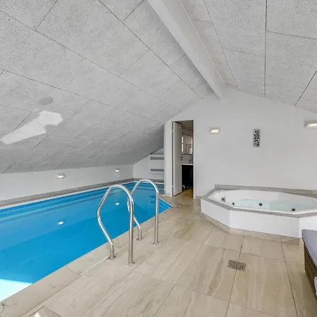 Holiday home Cozy In With Outdoor Swimming Pool