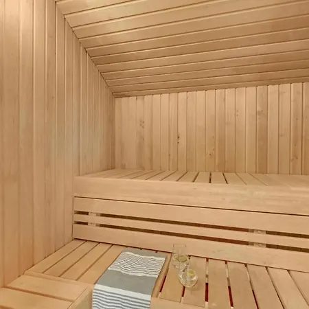 Cozy In With Outdoor Swimming Pool Holiday home *