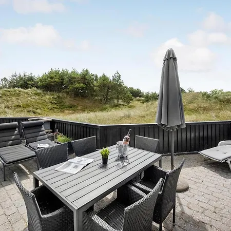 Cozy In With Outdoor Swimming Pool Holiday home *